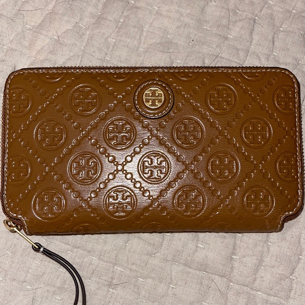 Tory Burch MONOGRAM LEATHER ZIP CONTINENTAL WALLET